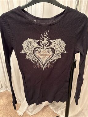Women's Black Long-Sleeve Graphic Heart Thermal Tee